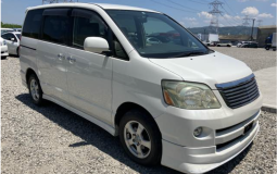 2005 TOYOTA NOAH  CBA-AZR60G X LIMITED