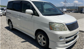 2005 TOYOTA NOAH  CBA-AZR60G X LIMITED