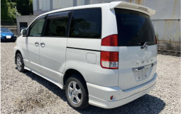 2005 TOYOTA NOAH  CBA-AZR60G X LIMITED